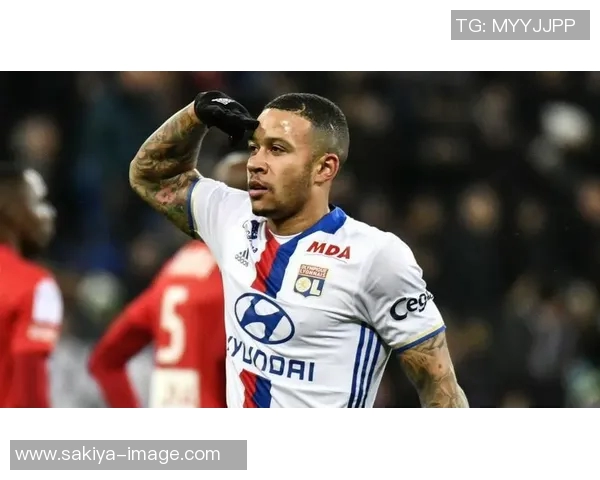 拜仁慕尼黑与里昂激战正酣踩球精彩瞬间回顾与分析